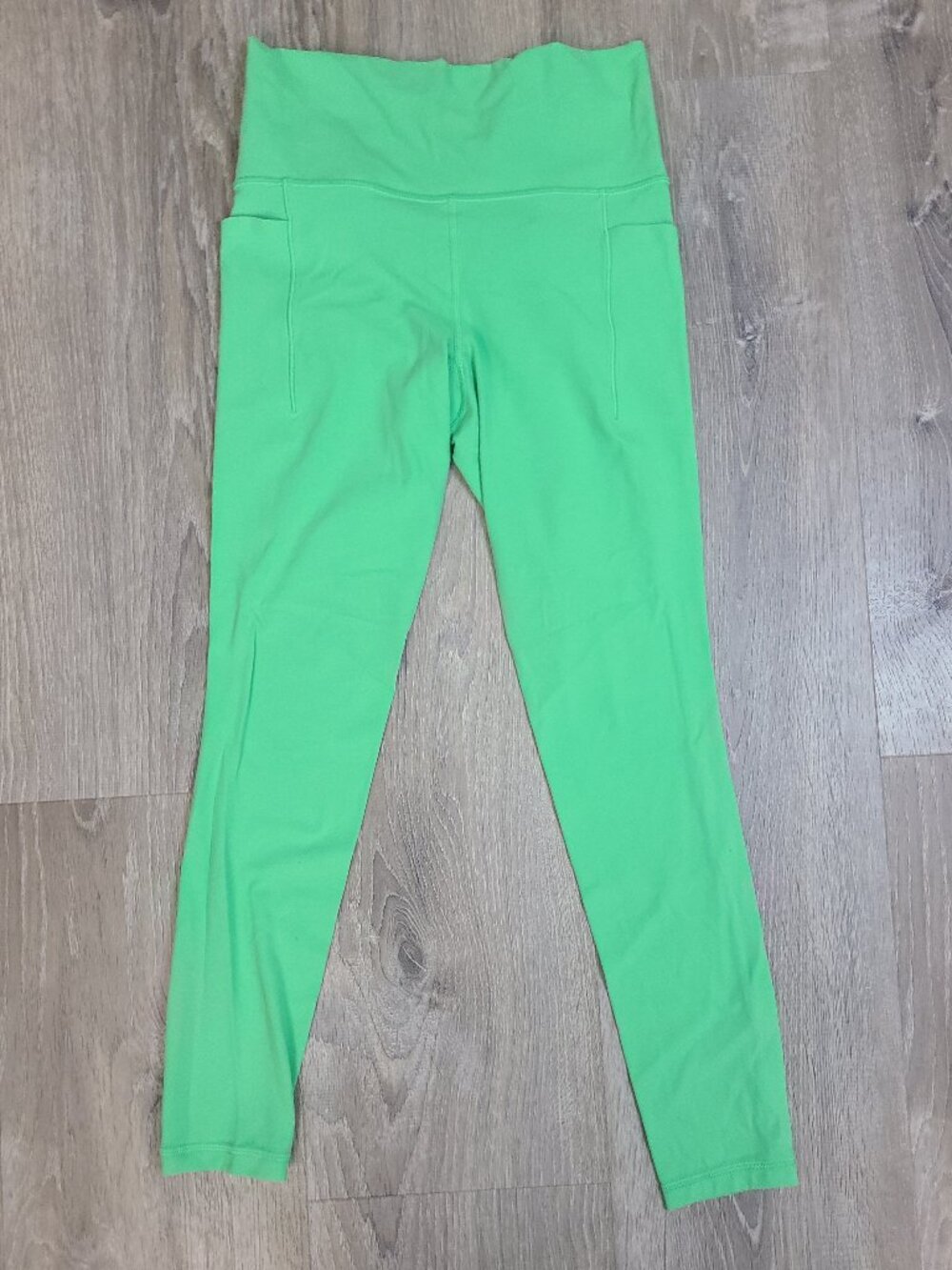 Athleta Salutation Stash High Rise 7/8 Leggings Bright Green - Size S 24" Inseam